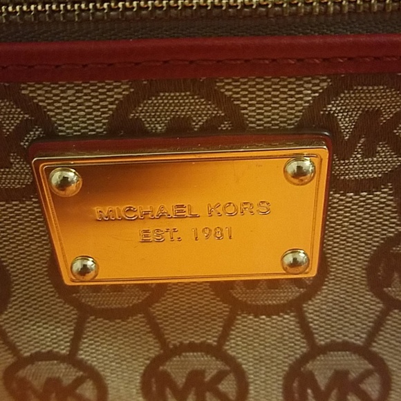 Michael Kors signature wristlet - Picture 2 of 6